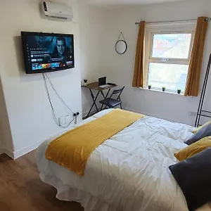 Fast Broadband, Budget Stay, Free Netflix. , Cardiff United Kingdom