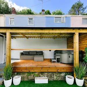 The Smugglers Hideout - Sleeps 4 - With Hot Tub , The Mumbles United Kingdom