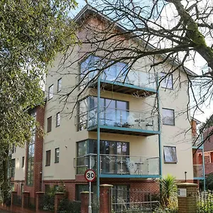 Serviced Apartment